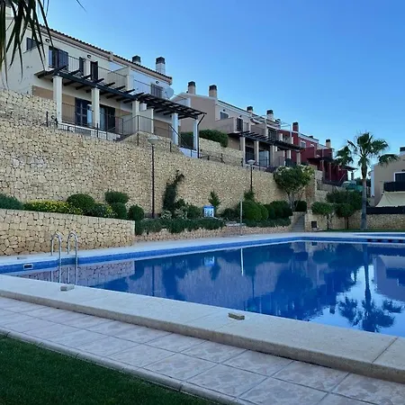 度假居 Cozy With Pool And Sea Views